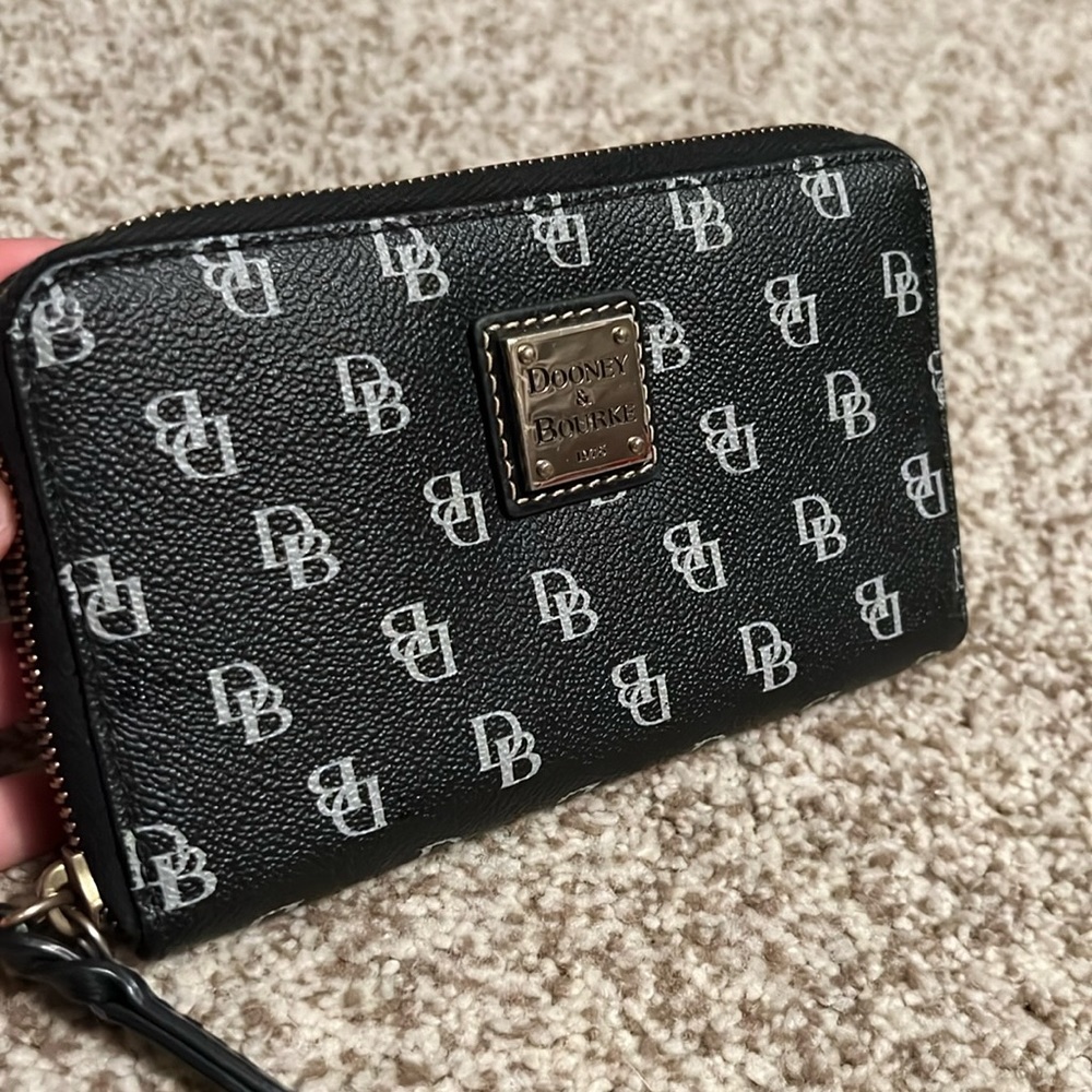 Dooney and Bourke Zipper Closure Wallet